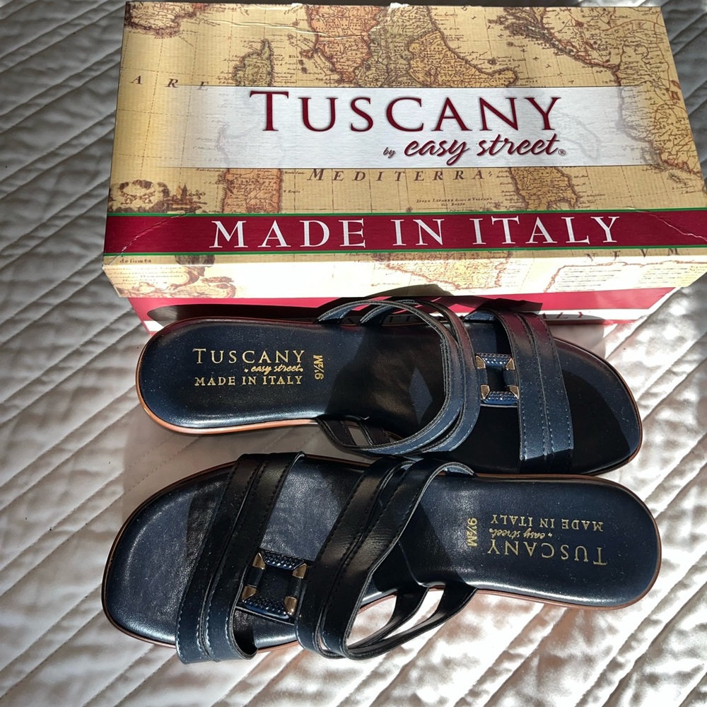 Tuscany and Easy Street navy sandals new